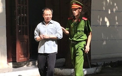 Bé gái 14 tuổi bị cha nuôi nhiều lần hãm hiếp