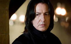 Fan Harry Potter giơ đũa thần tưởng nhớ thầy Snape - Alan Rickman