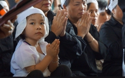 Nữ doanh nhân muốn nhận đỡ đầu cho con gái của phi công Khải