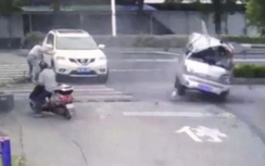 Ô tô lăn lộn, người đàn ông thoát chết thần kỳ