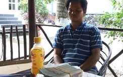 Ai bỏ con ruồi vào chai nước?