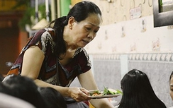 Video: Chủ quán ở Sài Gòn tính tiền chuẩn như đọc rap