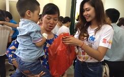 Hoa khôi sinh viên mang tiếng cười đến bệnh nhi Bệnh viện Đống Đa