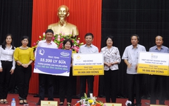 Vinamilk đem sữa đến với trẻ em vùng lũ Hà Tĩnh và Quảng Bình