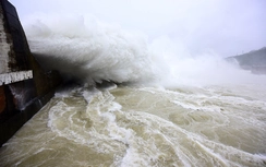 Những cảnh tượng ám ảnh trong đợt mưa lũ kinh hoàng