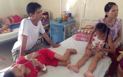 Quặn lòng người mẹ có hai con nhỏ cùng mắc ung thư