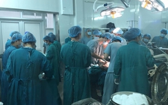 Cắt bỏ thành công khối u khủng trên mặt phụ nữ Dao đỏ