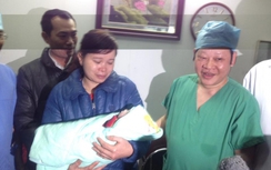 Đứa trẻ đầu tiên nhờ mang thai hộ chào đời