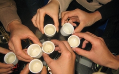 "Ngã ngửa" với cách giải rượu ai cũng từng làm