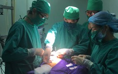 Bé trai 37 ngày tuổi sống sót nhờ ghép sọ não thành công