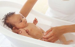 Trẻ hẹp bao quy đầu điều trị tại nhà thế nào?