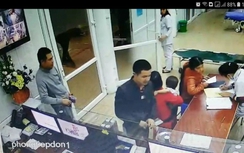 Hoảng hồn, bệnh nhân cầm dao phay đòi bác sĩ tháo khớp ngón tay