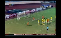 Siêu phẩm đá phạt của Vũ Phong khiến đối thủ 'đứng hình'