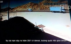 Xe cứu thương "húc" thẳng đuôi xe tải, 4 người chết