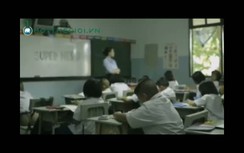 Tặng mẹ 8/3: "Siêu nhân quét rác" khiến triệu người rơi lệ