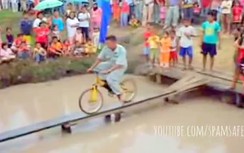 Màn đua xe đạp địa hình khó nhằn nhất thế giới