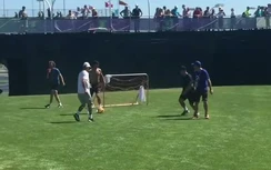 Xem Novak Djokovic trổ tài chơi bóng... đá