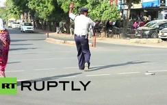 Kinh ngạc nhìn "Michael Jackson" điều tiết giao thông