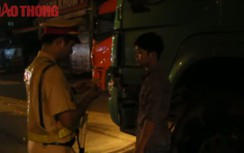 Clip: Xem liên ngành mật phục, bắt xe quá tải trong đêm