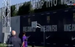 Pha "làm bàn" không tưởng của sao Barca