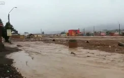 Chứng kiến cảnh trận lũ quét kinh hoàng như ngày tận thế