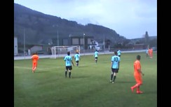 Cầu thủ vô danh vô lê "thần sầu" từ khoảng cách 40m