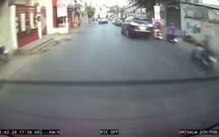 SH cản đầu xe khách bị tài xế lao xuống "dằn mặt"