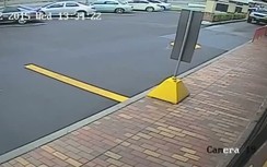 Hai kẻ nhẫn tâm đâm ngã cụ già 85 tuổi rồi bỏ chạy