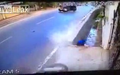 Hai thanh niên lao đầu xuống cống sau cú đâm kinh hoàng