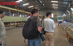 Clip: Thực hư doanh nghiệp "lắp ráp xe khách bằng búa, cờ lê”