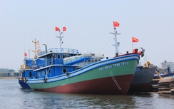 Hạ thủy tàu cá vỏ thép "tự thiết kế" tại Đà Nẵng