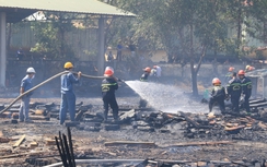 Cháy lớn giữa trưa thiêu rụi xưởng gỗ tại Đà Nẵng