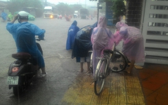 Video: Mưa lớn trước bão số 4, đường phố Đà Nẵng thành sông