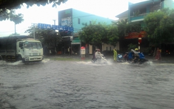 Bão số 4: Sạt lở nhiều tuyến đường, ách tắc giao thông cục bộ