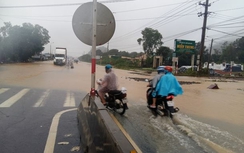 Lũ quét phá dải phân cách, sạt lở QL1 qua Khánh Hòa