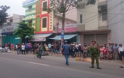 Xe buýt tông xe máy, cha chết thảm, con nguy kịch