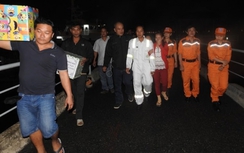 Tàu Anh cứu 5 ngư dân Việt Nam suýt chìm ngoài biển Đông