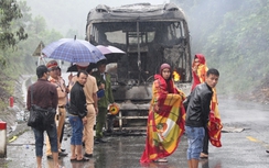 Chưa đầy 1 tuần, 2 xe khách cháy rụi trên đèo Lò Xo