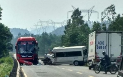 2 xe khách đâm trực diện, 3 người thương vong