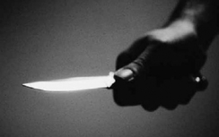 Đâm 2 người thương vong vì tiếng nẹt pô rồi bỏ trốn