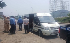 Bị xử lỗi đón khách lẻ, tài xế xe "trá hình" bất hợp tác