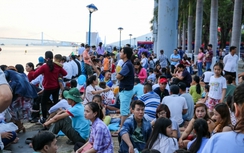 Lý giải việc khách xem bắn pháo hoa phải ngủ đêm trên xe