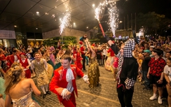 Chen chân lễ hội đường phố khuấy động đêm Đà Nẵng