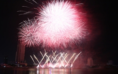 Ngắm những tuyệt kỹ "Vũ trụ pháo hoa" đội Nhật Bản