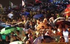 Pháo hoa Đà Nẵng: Đội Trung Quốc-Anh "đấu pháo" dưới mưa dầm dề