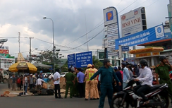 Va chạm xe tải, con trai 10 tuổi tử vong, mẹ trọng thương