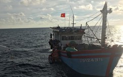 Cấp cứu ngư dân hôn mê sâu ngay trên biển