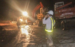 Lào Cai trắng đêm nổ mìn phá đá, dọn đất thông đường sau lũ