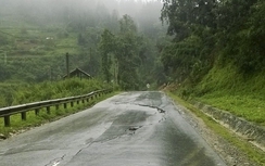 Gián đoạn giao thông lên Lai Châu do QL4D xuất hiện vết nứt