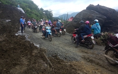 Thông xe QL4D bị sạt lở ở thị trấn Sapa